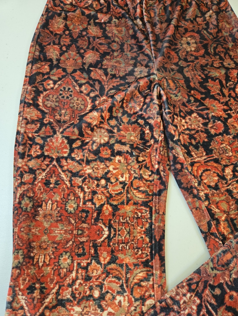 Forever 21 Floral Velvet Flare Pants in Rust and Black Size Small - Picture 4 of 9